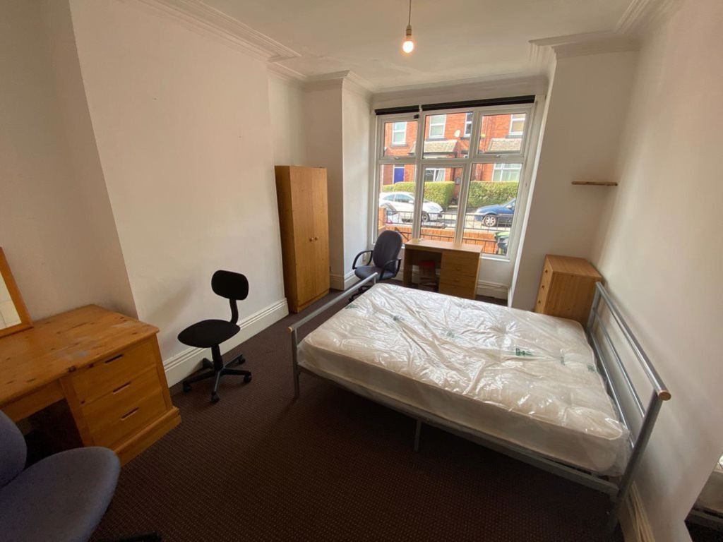 Property photo 1 of 47 A Bright And Tidy Double Bedroom Featuring A Comfo...