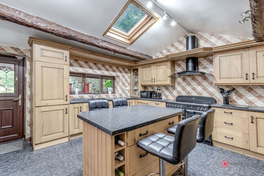 Property photo 2 of 36