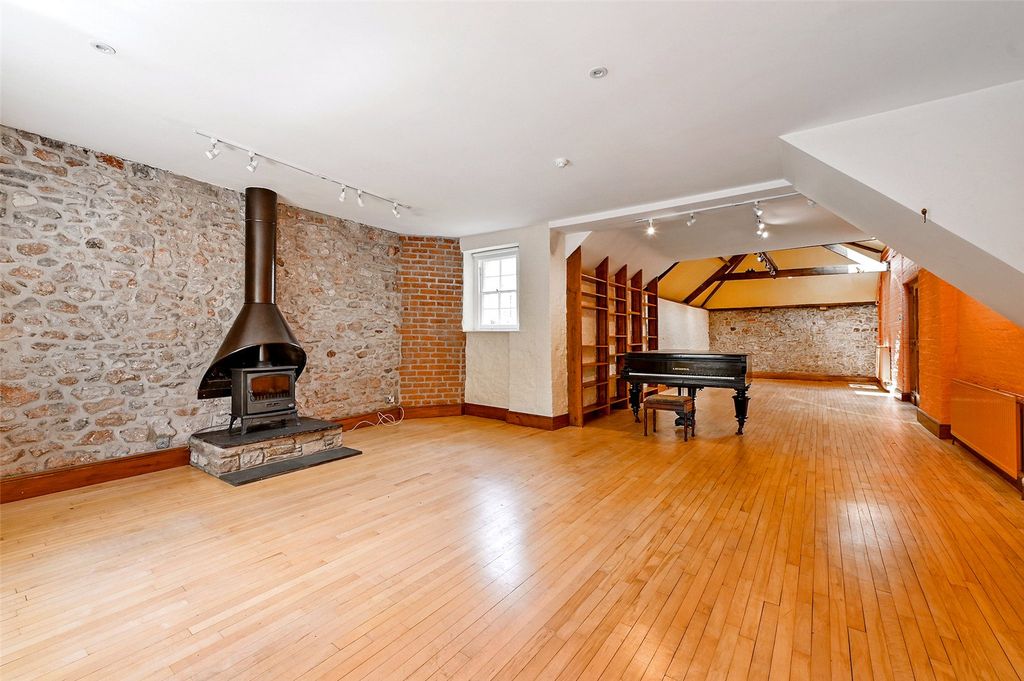 Property photo 1 of 10 Picture No. 11