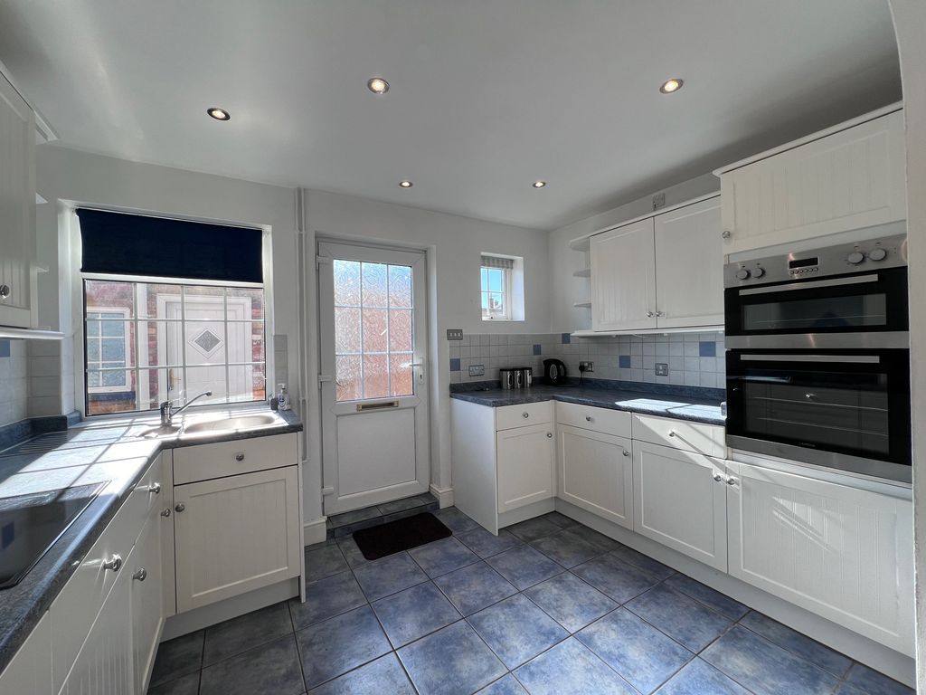 Property photo 2 of 12 Kitchen