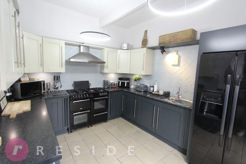 Property photo 3 of 14 Kitchen