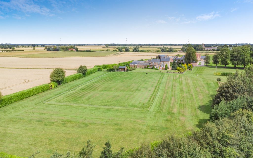 Property photo 2 of 28 Stud Farm House