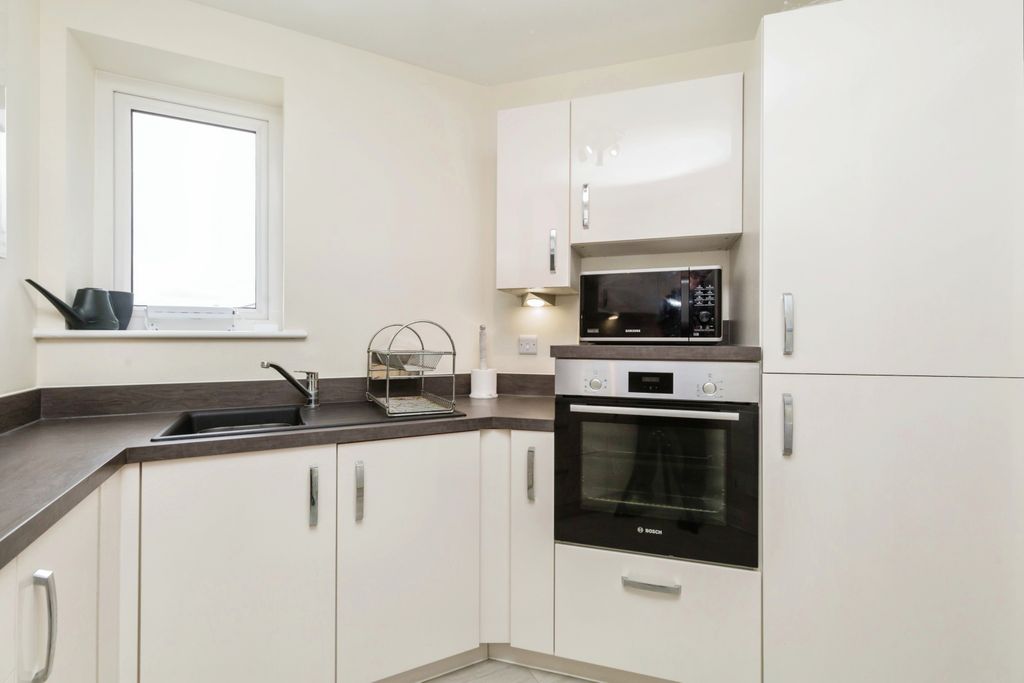 Property photo 3 of 13 Kitchen