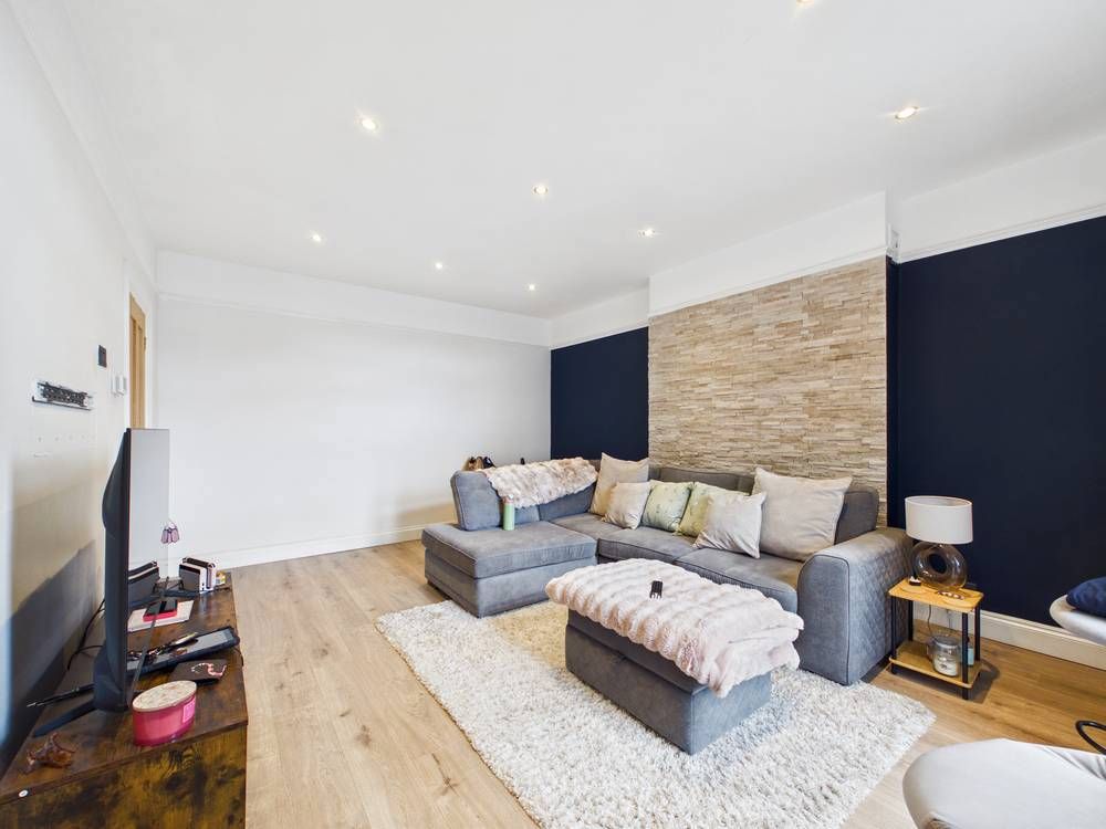 Property photo 3 of 9 Giraffe360-Still002