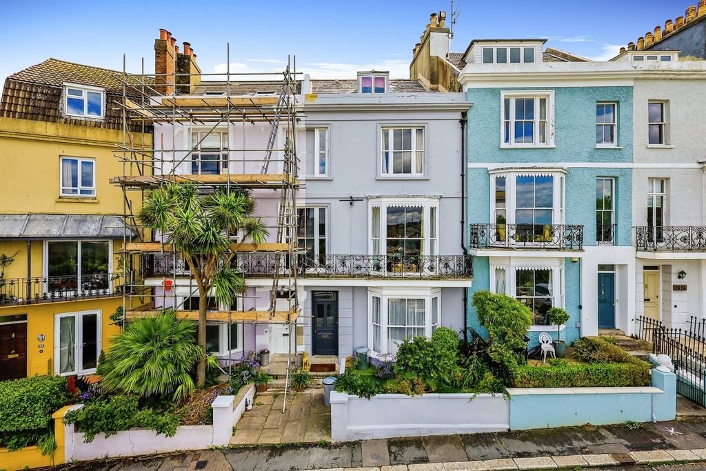 Property photo 1 of 18