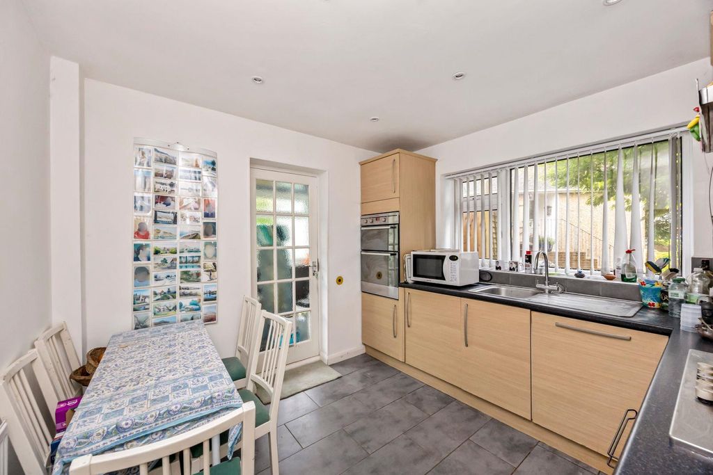 Property photo 2 of 17 Gleton Avenue 56 Kitchen 2.Jpeg