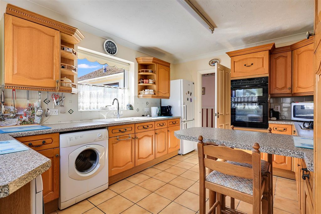 Property photo 3 of 25 Img (16).Jpg