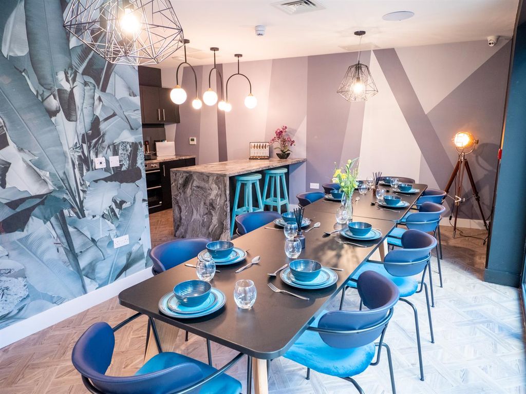 Property photo 1 of 32