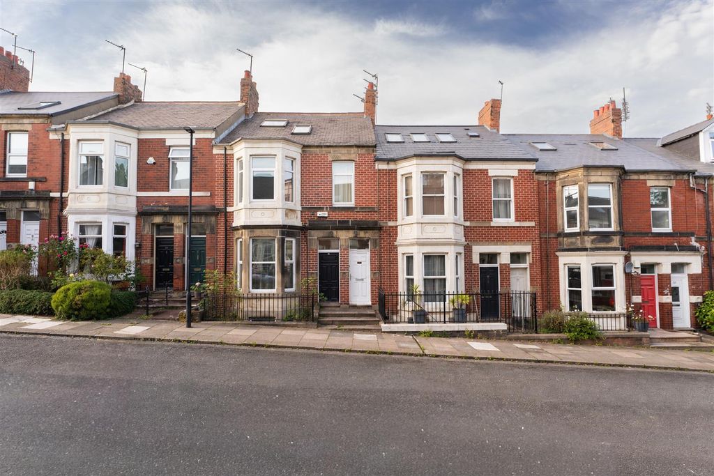 Property photo 1 of 17 43 Front - No Scaffold.Png