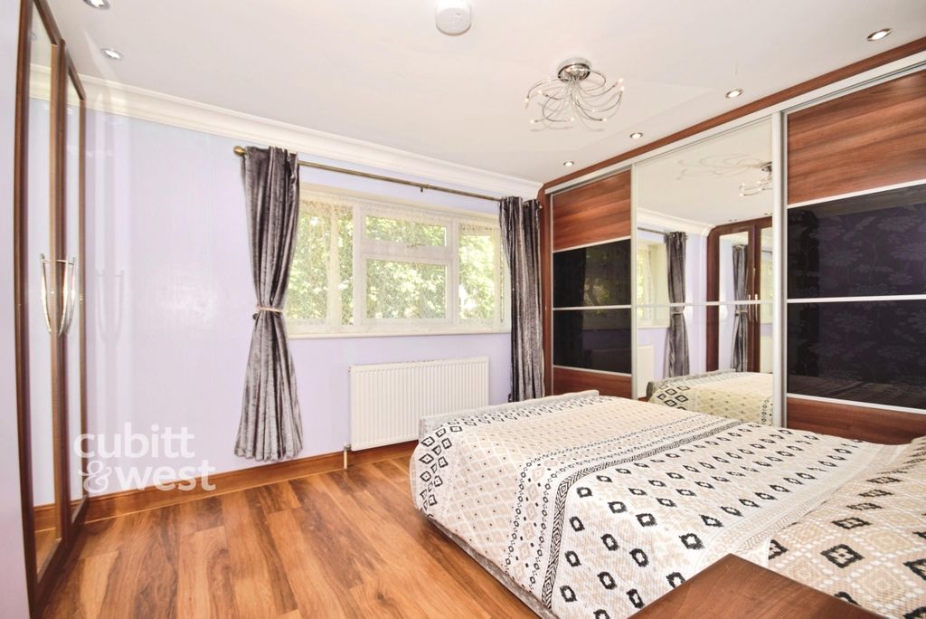 Property photo 1 of 12 Bedroom 3