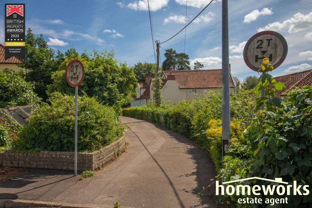 Property photo 2 of 17