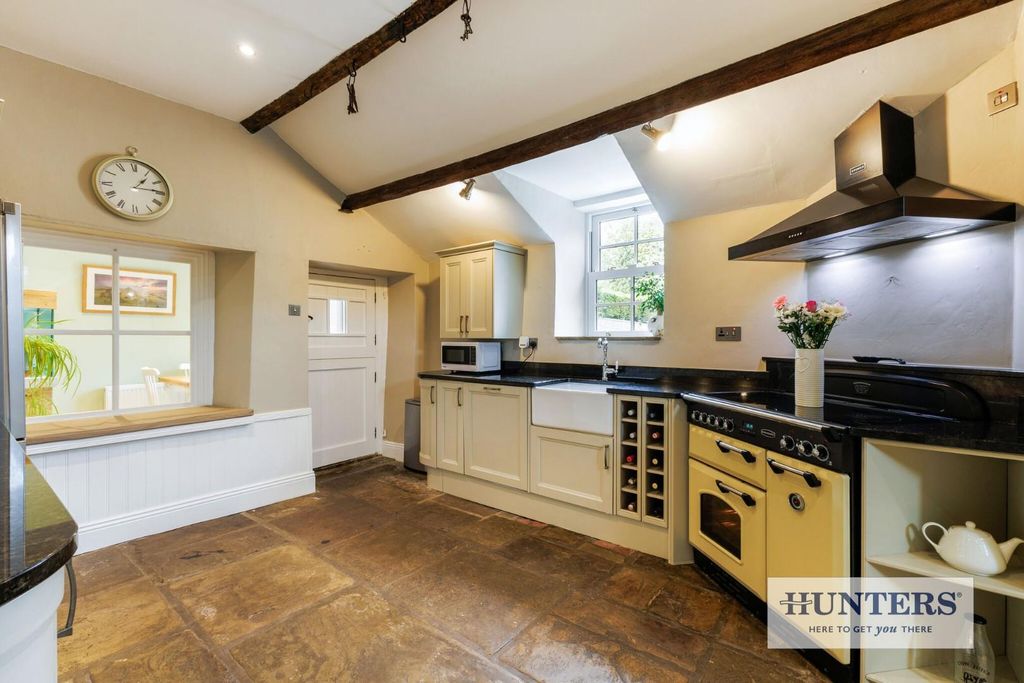 Property photo 2 of 30 96260_High-House-Main-Street-West-Haddlesey  (15)