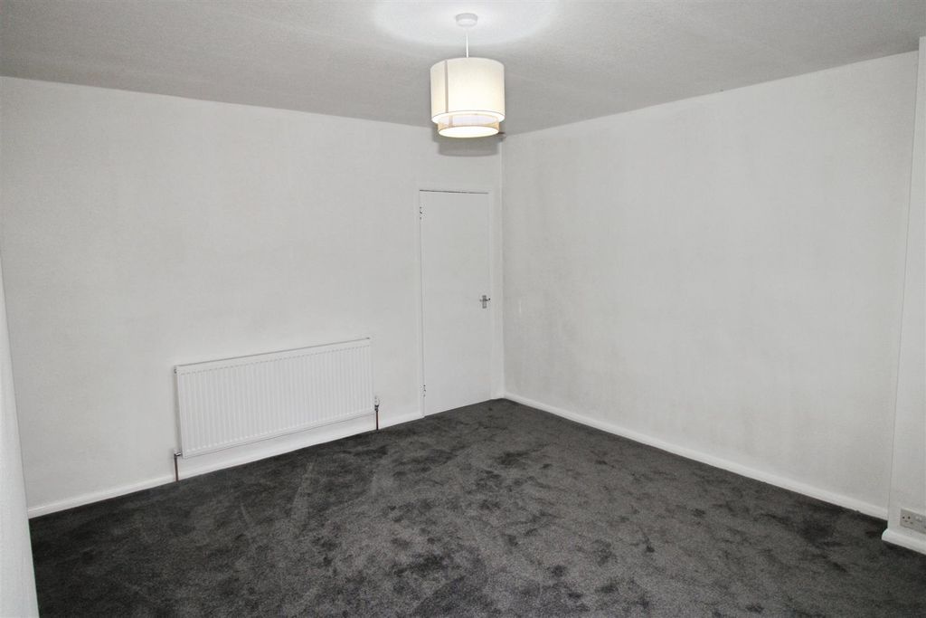 Property photo 3 of 18 Living Room