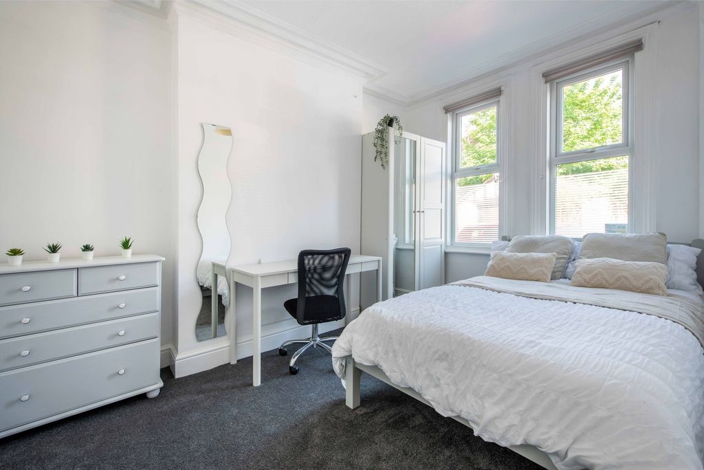 Property photo 1 of 23 Ground Floor Bedroom