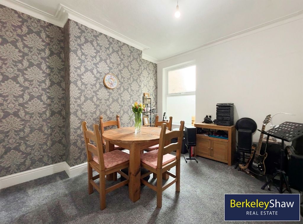 Property photo 3 of 17 Dining Room