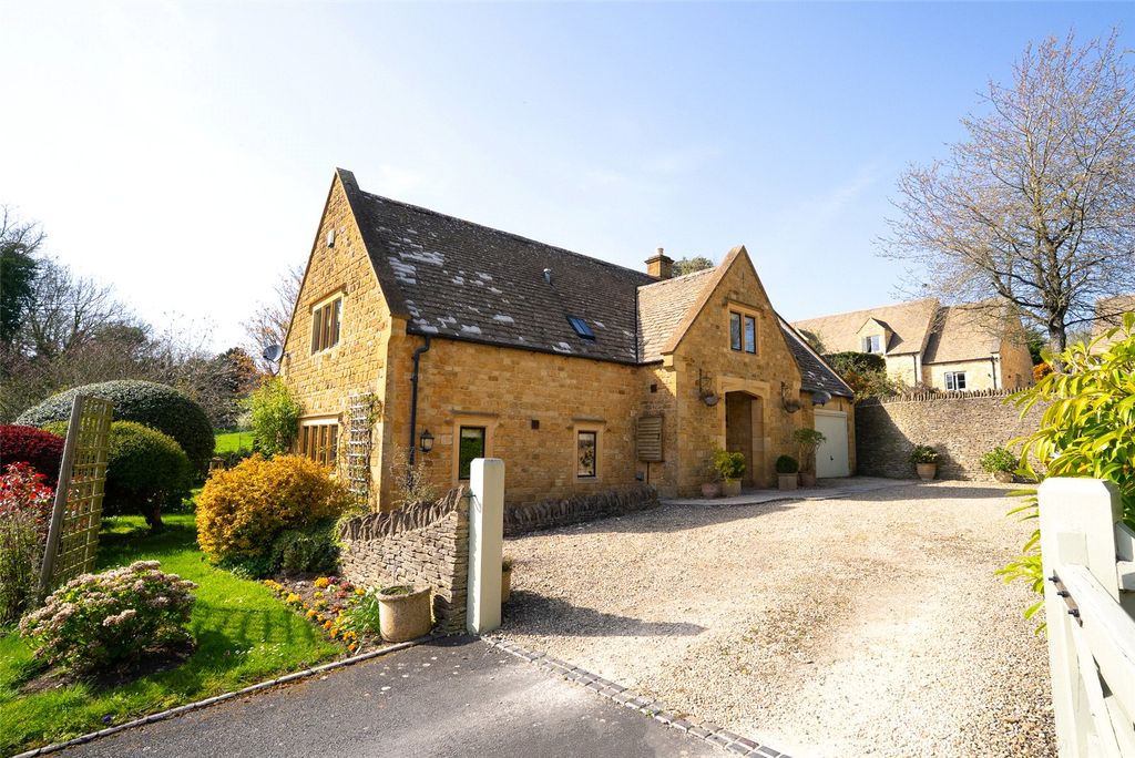 Property photo 1 of 12 Beech Croft