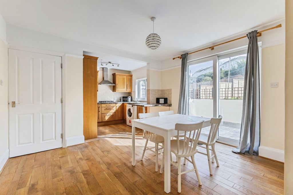 Property photo 3 of 18 Pbox-Img.Jpg