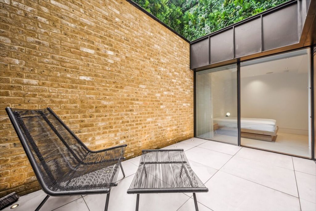 Property photo 3 of 13 Jll