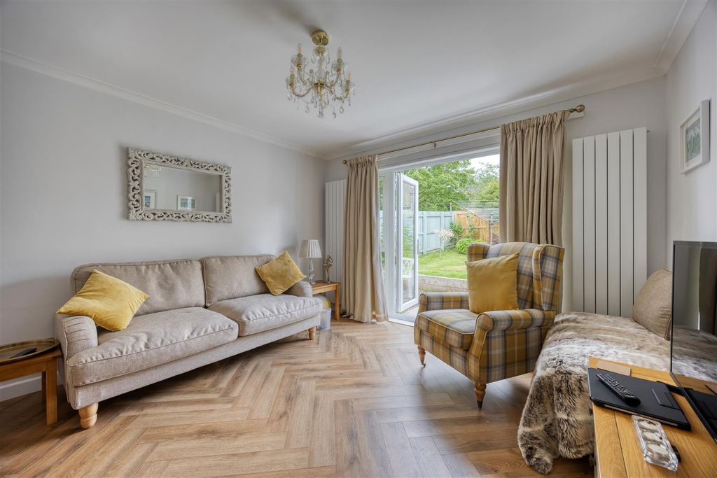 Property photo 2 of 19 4_Blair_Drive_Milton_Of_Campsie_016.Jpeg