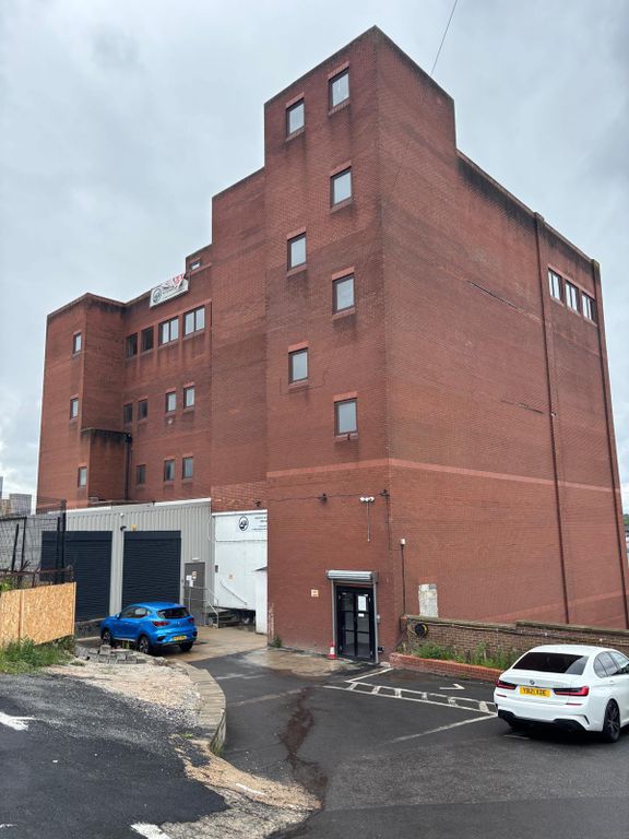 Property photo 2 of 8