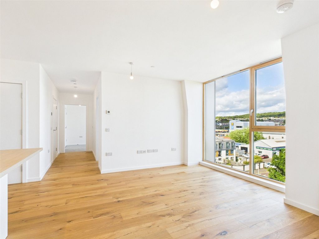 Property photo 2 of 21 Picture No. 15