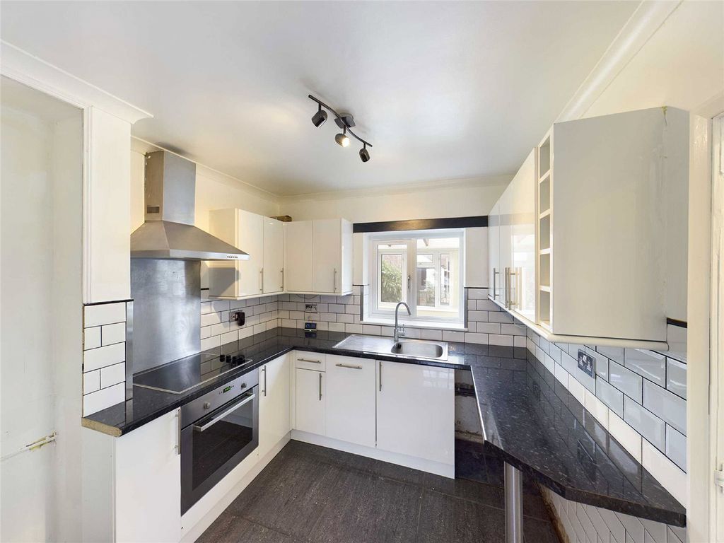 Property photo 3 of 10 Photo