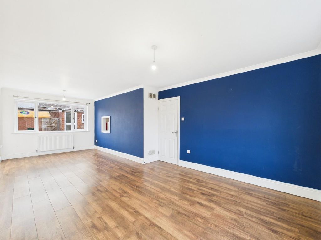 Property photo 2 of 29 Cam01530G0-Pr0374-Still001.Jpg