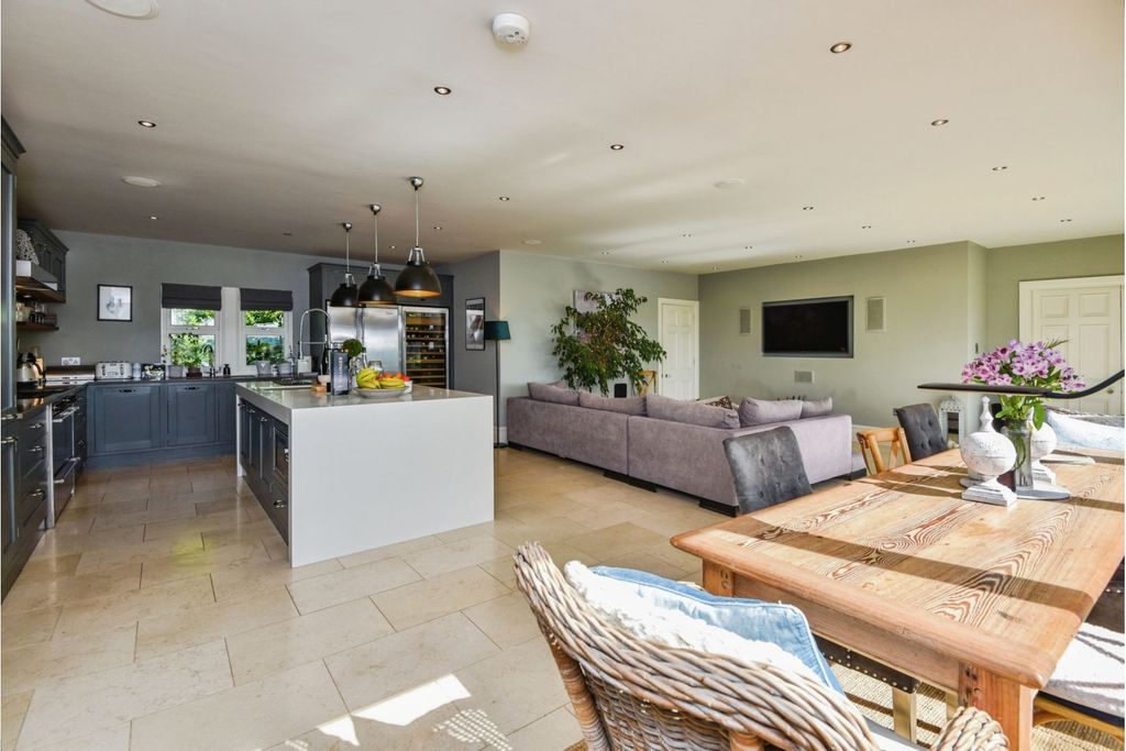 Property photo 2 of 57