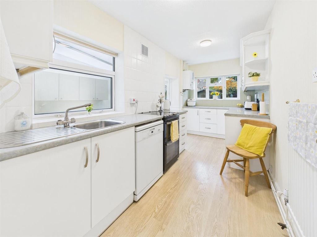 Property photo 2 of 28