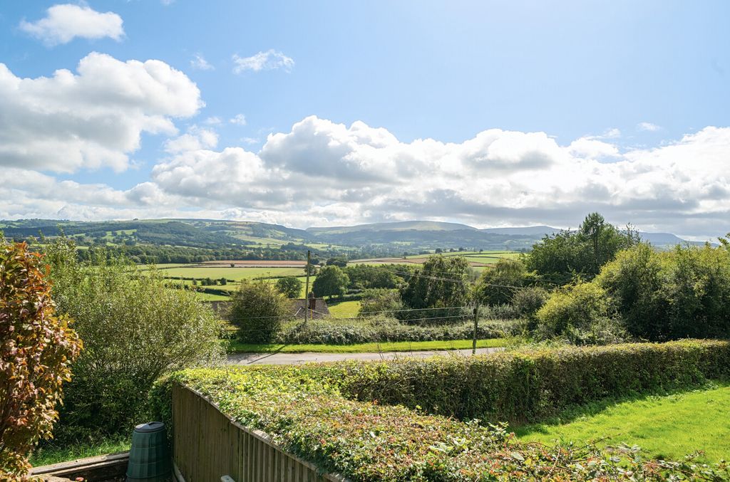 Property photo 3 of 21 1187765 (13)