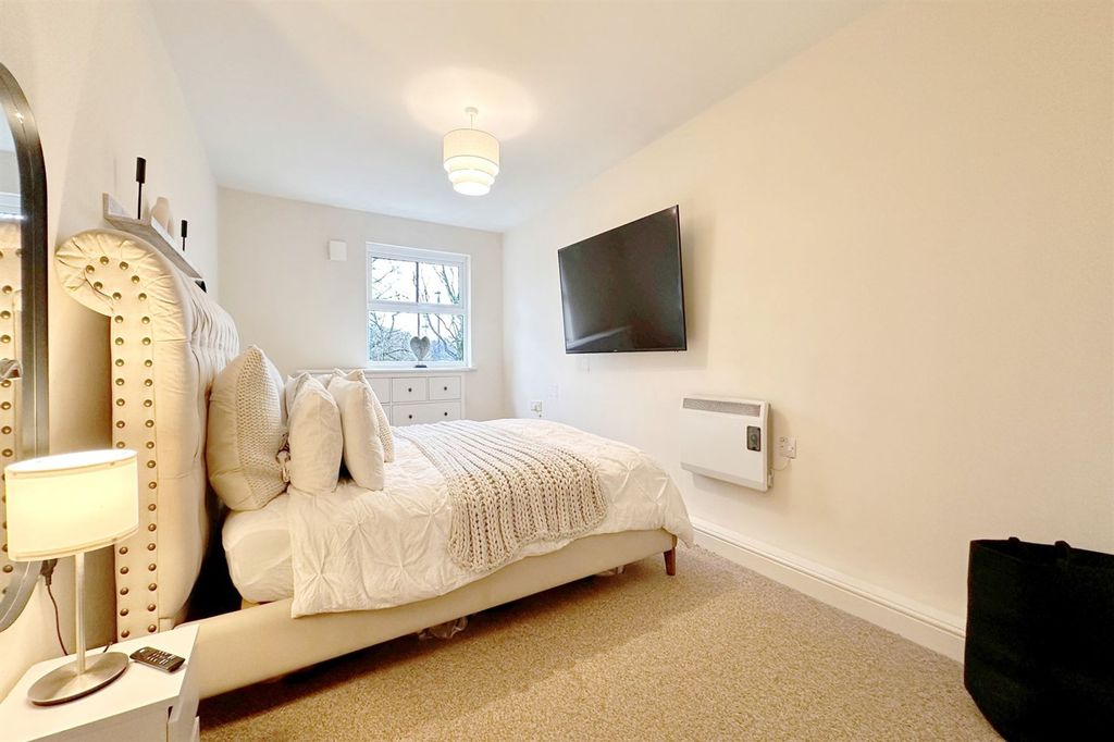 Property photo 3 of 10 Bedroom One