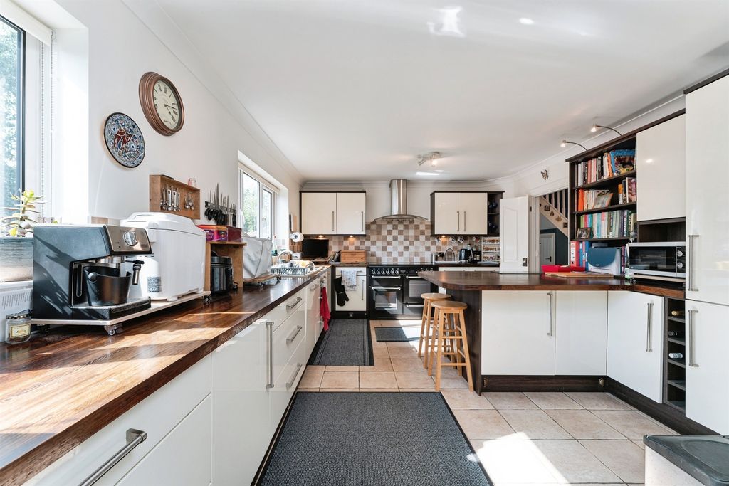 Property photo 2 of 24