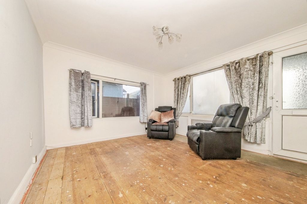 Property photo 2 of 16