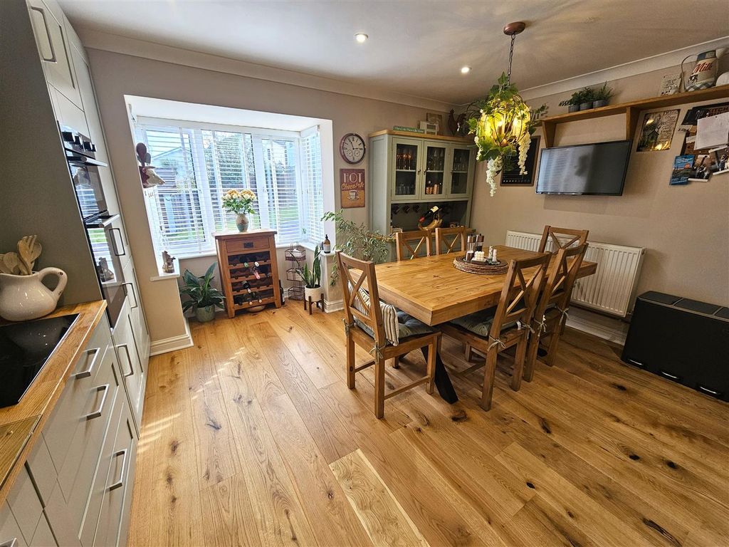 Property photo 3 of 22 Kitchen Diner Area.Jpg