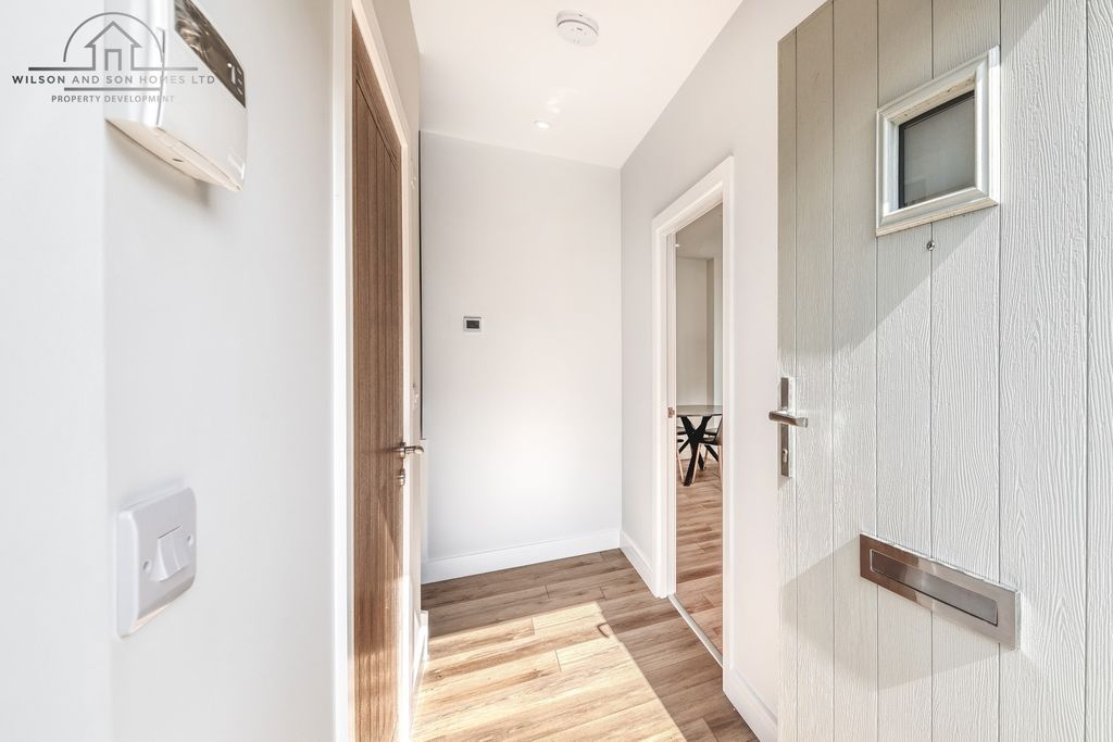 Property photo 2 of 36 A32594A8-6848-4587-804B-B4B4Cde5Cdf9