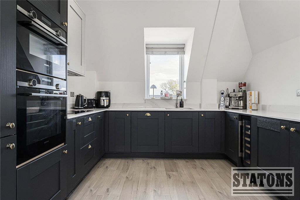 Property photo 3 of 16 Picture No. 22