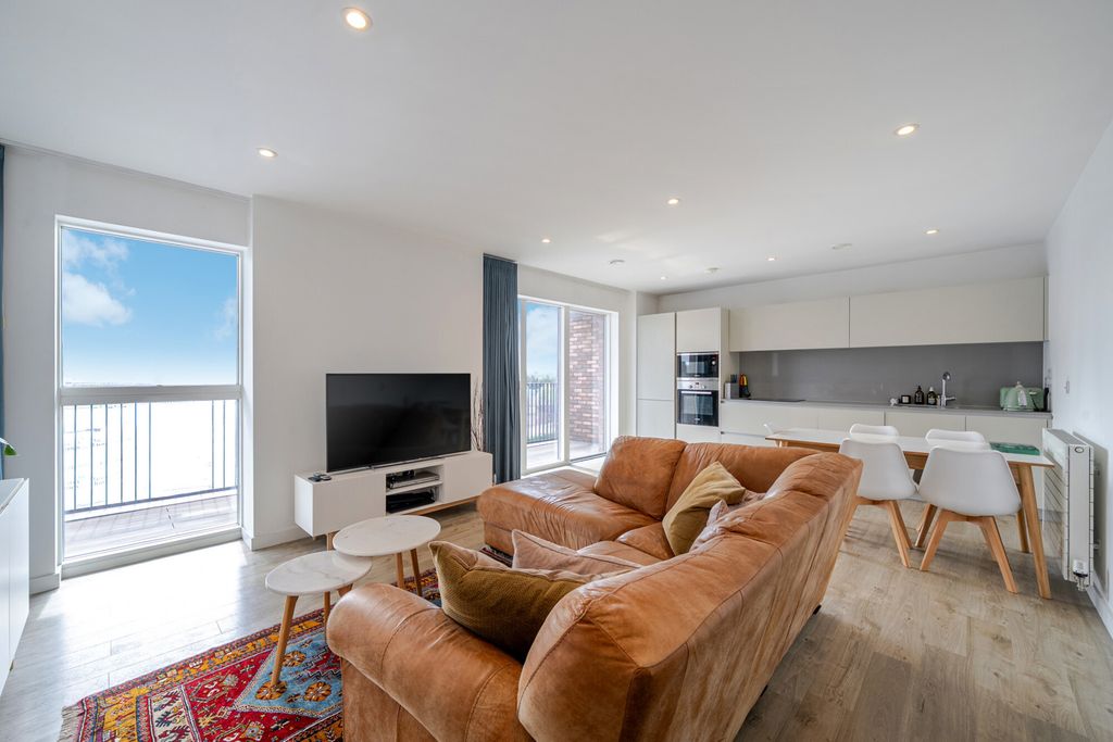 Property photo 1 of 17 1429214-14-69De3B...