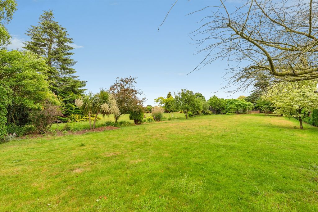 Property photo 2 of 21