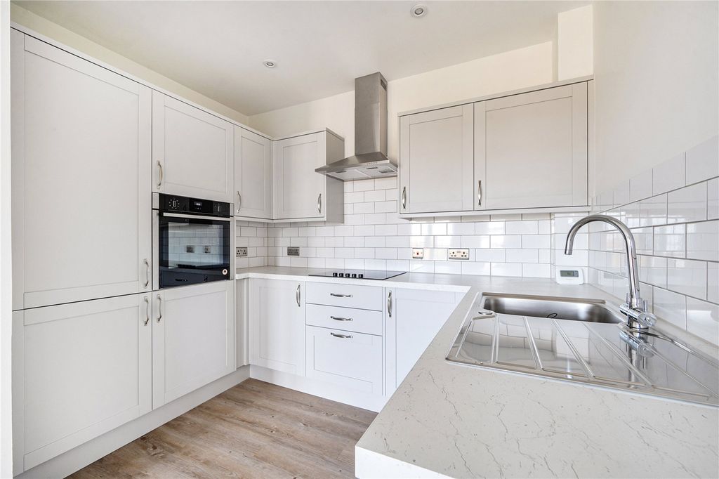 Property photo 2 of 7 Kitchen