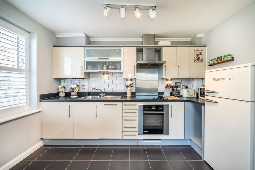 Property photo 2 of 5