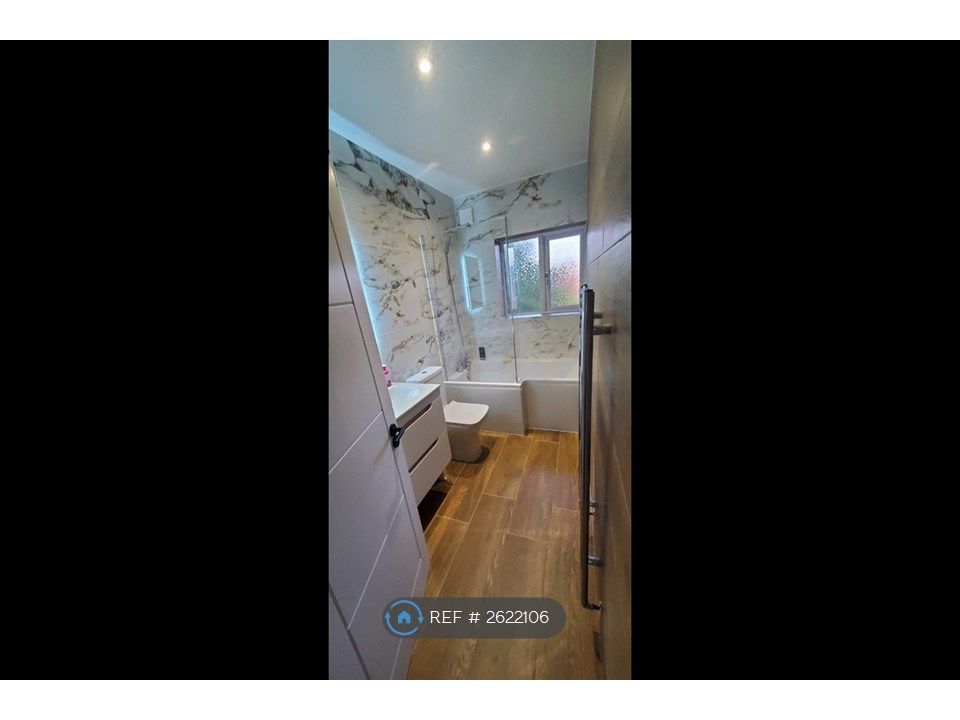 Property photo 3 of 17 Bathroom