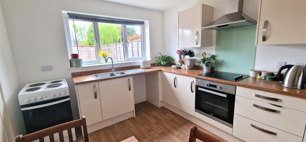 Property photo 2 of 4 Kitchen