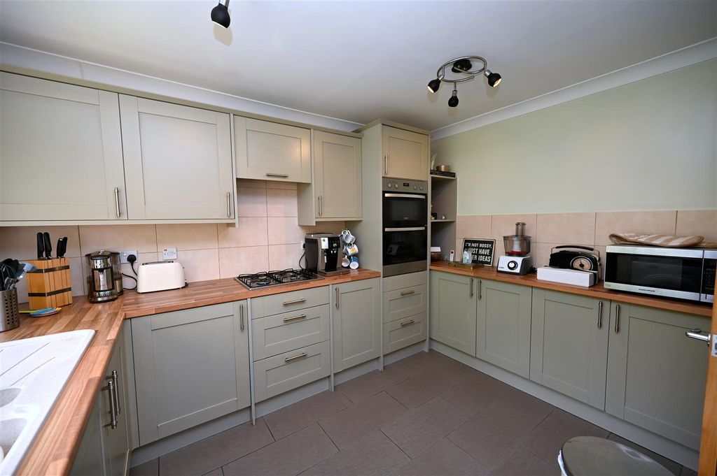 Property photo 2 of 16 Kitchen 1.Jpg