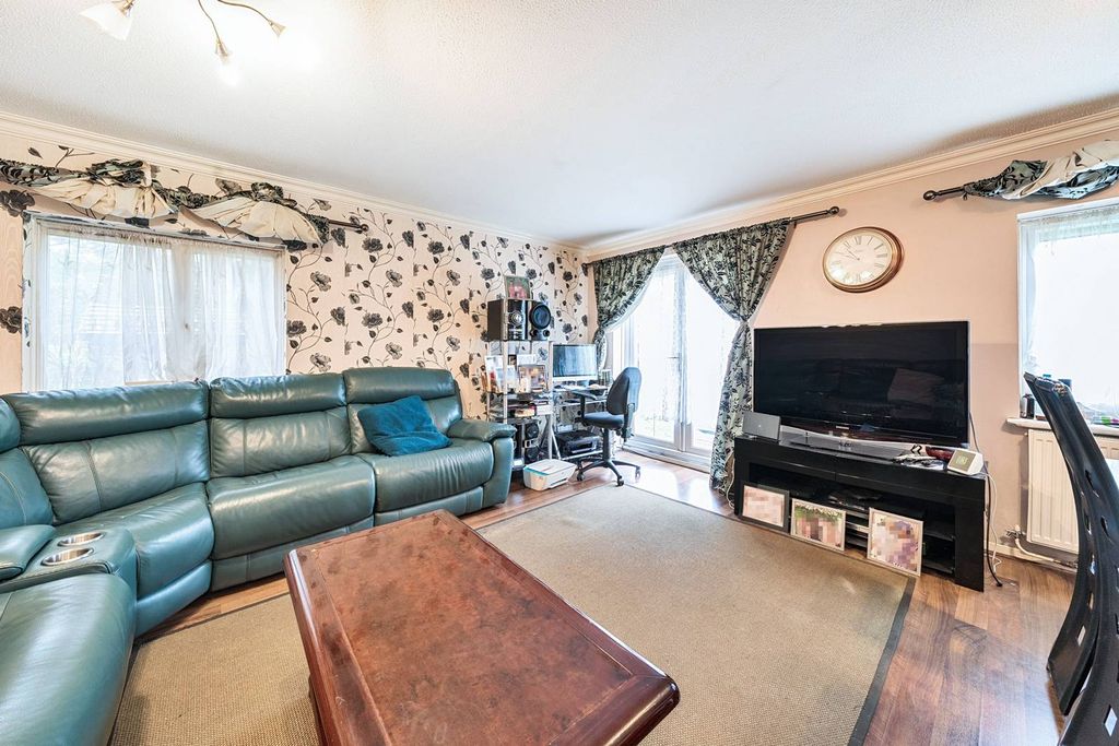 Property photo 3 of 11