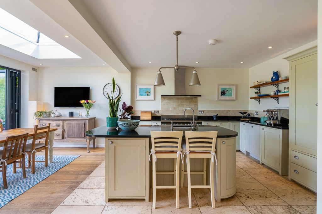 Property photo 3 of 16 Kitchen