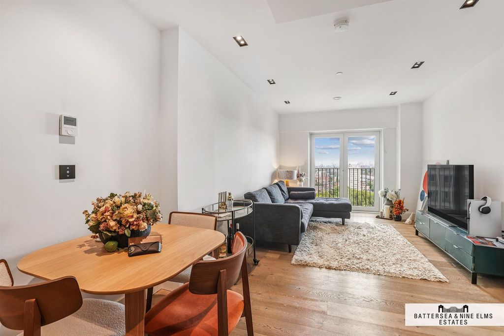 Property photo 3 of 23