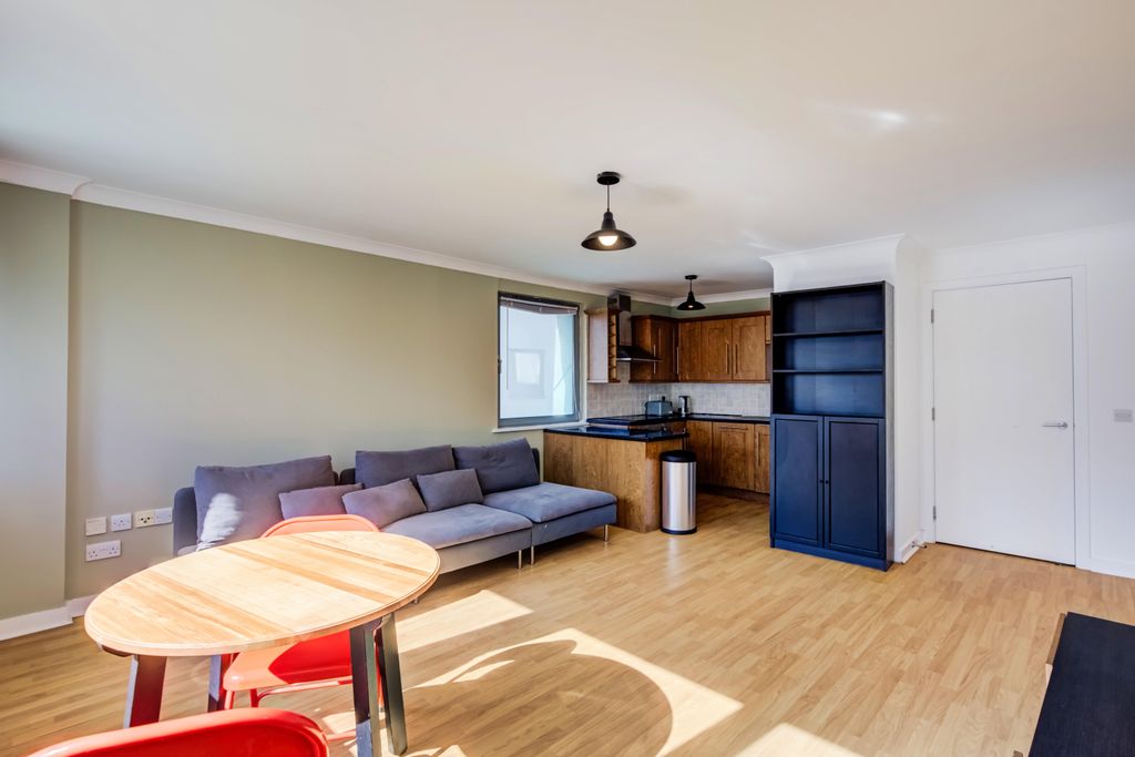 Property photo 2 of 8