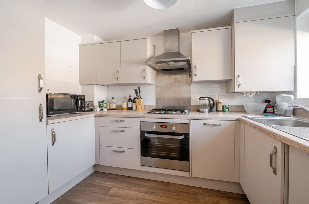 Property photo 2 of 11 28-6A6B654F73134-...