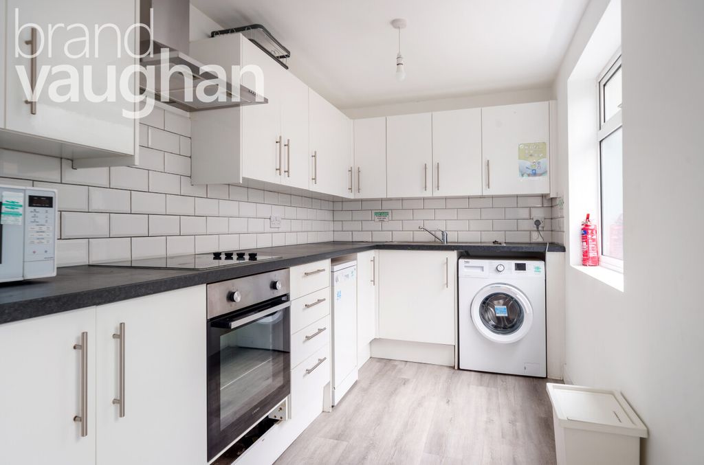 Property photo 2 of 11 931E66F3-117d-453...