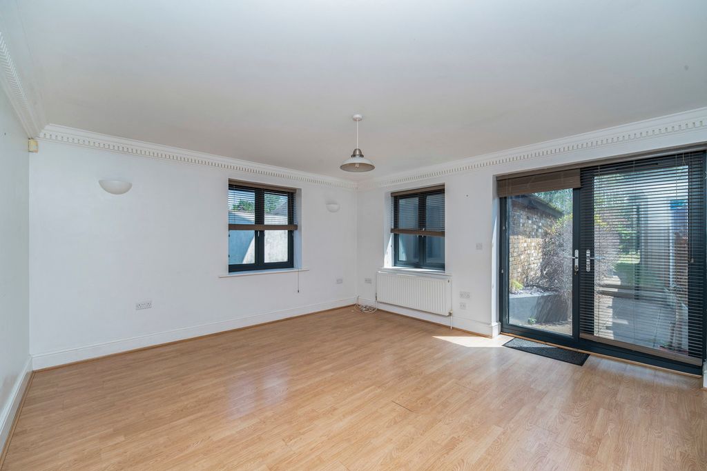 Property photo 3 of 14 Pbox-Img.Jpg